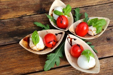 tomaten mozzarella löffelfood fingerfood