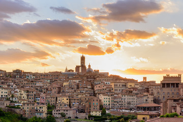 Fototapeta premium View of the city of Siena at sunset