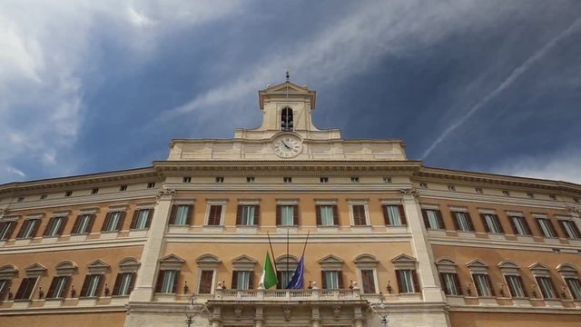 Roma, Palazzo Montecitorio / Camera dei deputati della Repubblica Italiana. Time lapse