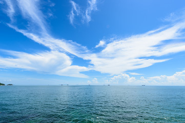 Fototapeta na wymiar Beautiful cloud above the sea