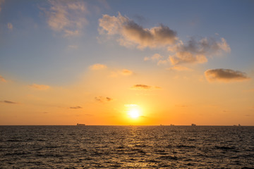 Obraz premium sunset over the sea with stones