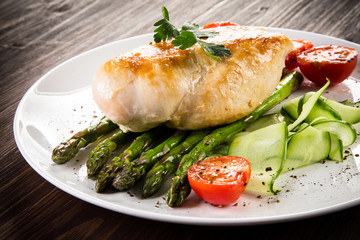 Roast chicken fillets and vegetables 