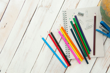 Obraz premium School supplies on white wooden background