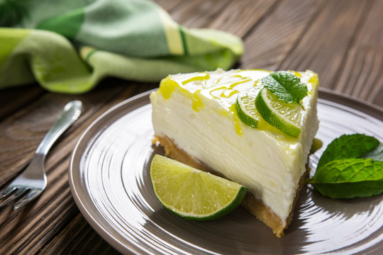 No-bake cheesecake with lime, mascarpone, whipped cream and mint leaf