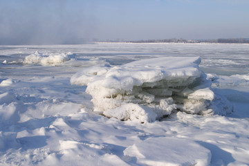 Fototapeta na wymiar Icy River