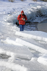 photographer takes ice drift