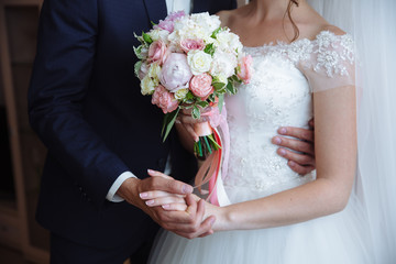 Obraz na płótnie Canvas Wedding bouquet in marriage couple hands