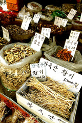 épices au marché des herbes au Séoul, Corée du Sud : Gyeongdong Market 