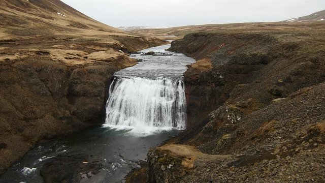 Island - Landschaft - Wasserfall - Natur - Luftaufnahme - 4K