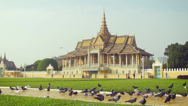 High definition video - Royal Palace, Moonlight Pavilion in Phnom Penh, Cambodia (Preah Barum Reachea Veang Chaktomuk Serei Mongkol)