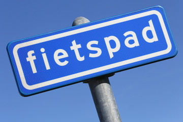 Dutch road sign: optional cycle path