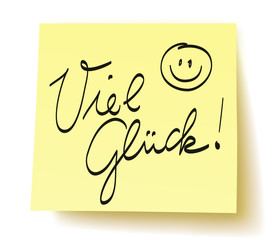 Quadratisches gelbes Postit mit Smiley und der Aufschrift: „Viel Glück!“ – handschriftlich, Vektor, freigestellt - 116192836