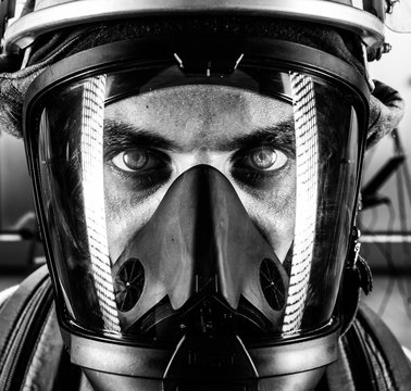 Man with gasmask captures frontal in black and white