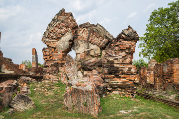 Temple ancient ruins place of worship famous at ayutthaya, thailand