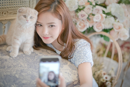 Girl Selfie cat with a cute little girl .