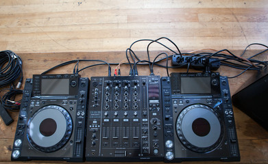 Controller DJ mixer stand alone