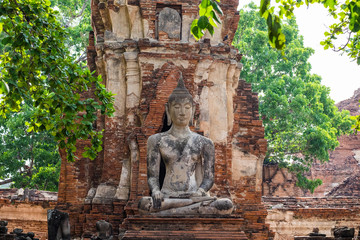 Temple buddha statue pagoda ancient ruins at wat phra mahathat,  ayutthaya, thailand