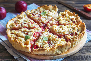 Plum crumble