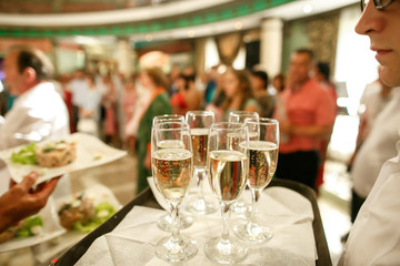 Obraz premium The waiters in the restaurant