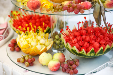 The banquet table with fruits
