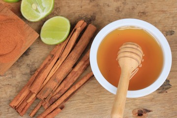 cinnamon powder with honey lemon