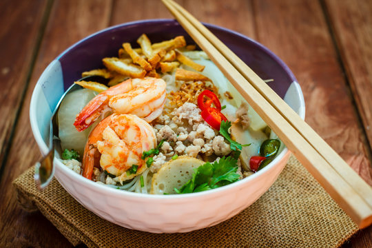 Bowl of noodles with shrimp and pork.