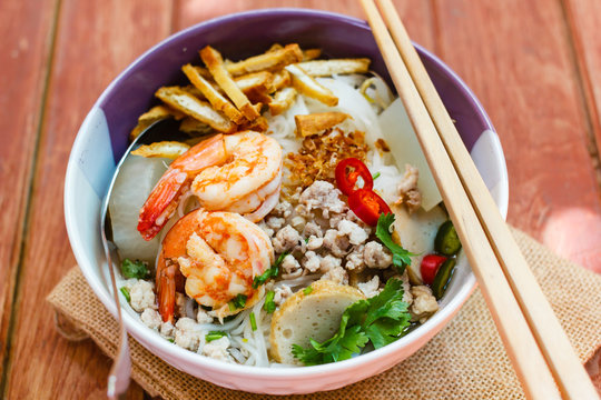 Bowl of noodles with shrimp and pork.