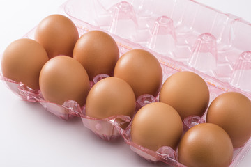 プラスチックの容器にはいった卵