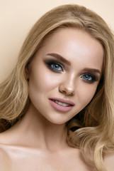 beautiful model lady with fashion make-up, studio fashion shot o