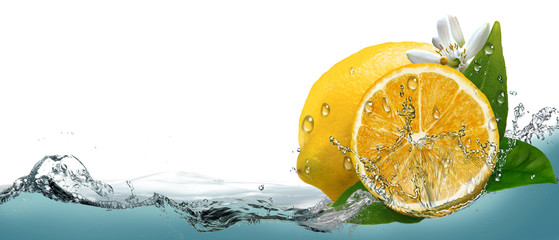 Obraz na płótnie Canvas Juicy, ripe citrus lemon on a background of splashing water. 