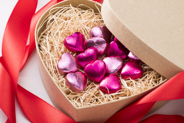 ハート型のボックスにチョコレート