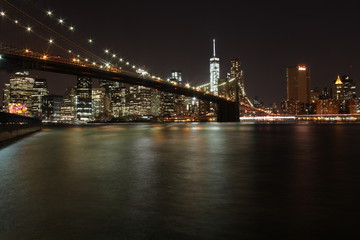 Fototapeta na wymiar Beside the Brooklyn bridge by night