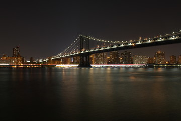 Fototapeta na wymiar Under the Manhattan bridge