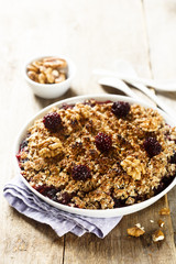 Oatmeal crumble with blackberry
