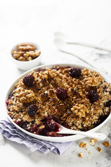 Oatmeal crumble with blackberry