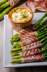 Asparagus on grill with bacon