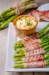 Asparagus on grill with bacon