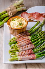 Asparagus on grill with bacon