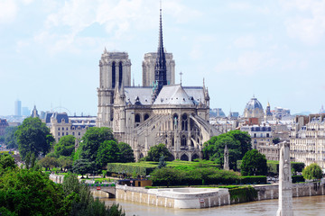 Fototapeta na wymiar Kathedrale Notre Dame de Paris 