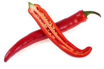 Piment rouge entier et coupé