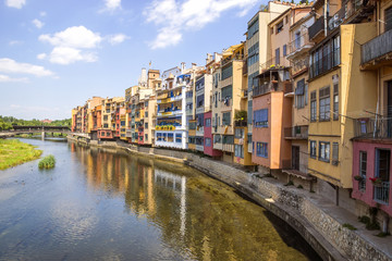 Fototapeta na wymiar Girona - Colorful houses