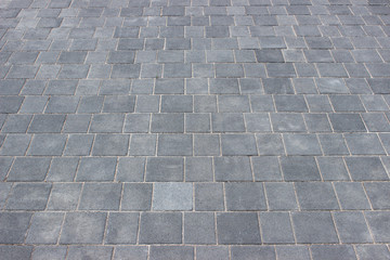 Steinplatten in grau, viereckig in verschiedenen Größen, große Fläche  
