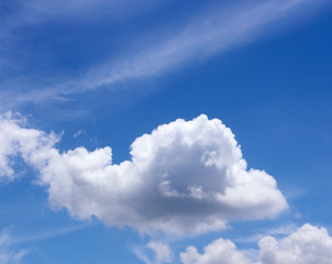 Obraz na płótnie Canvas Beautiful white clouds with blue sky background