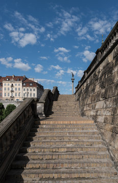 Zabytkowe stare schody.