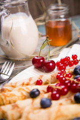 pancakes with berry