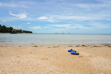 Fototapeta na wymiar Children shoes on the beach