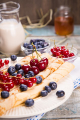 pancakes with berry