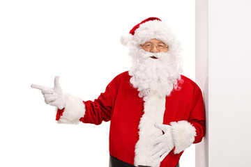 Fototapeta na wymiar Santa Claus pointing to the left