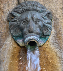 Fototapeta na wymiar water from the drinking fountain