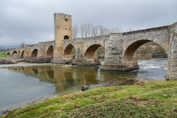 Fototapeta na wymiar Medieval bridge of Frias in Burgos